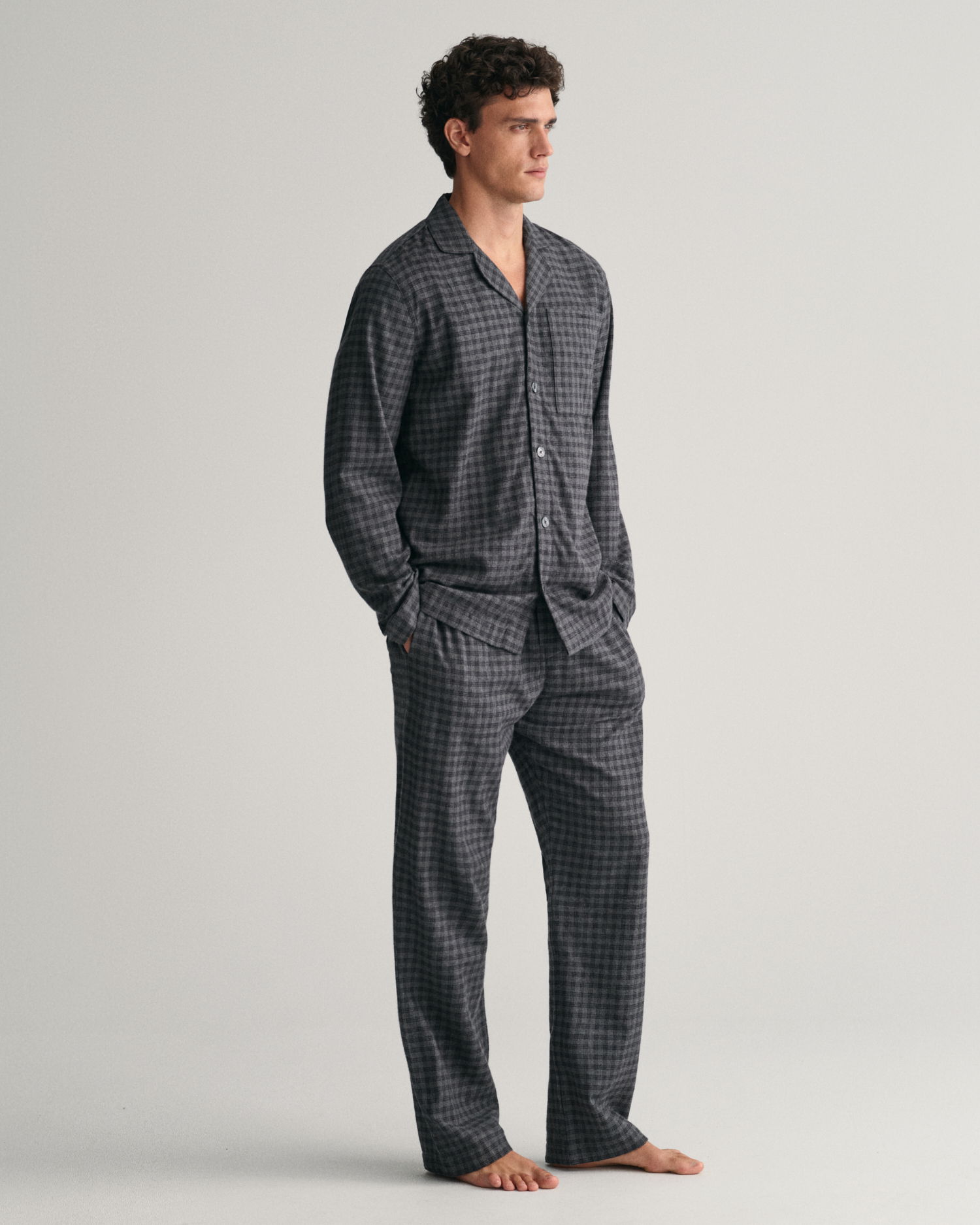 Flanell pyjamasbukser og -skjorte gaveeske