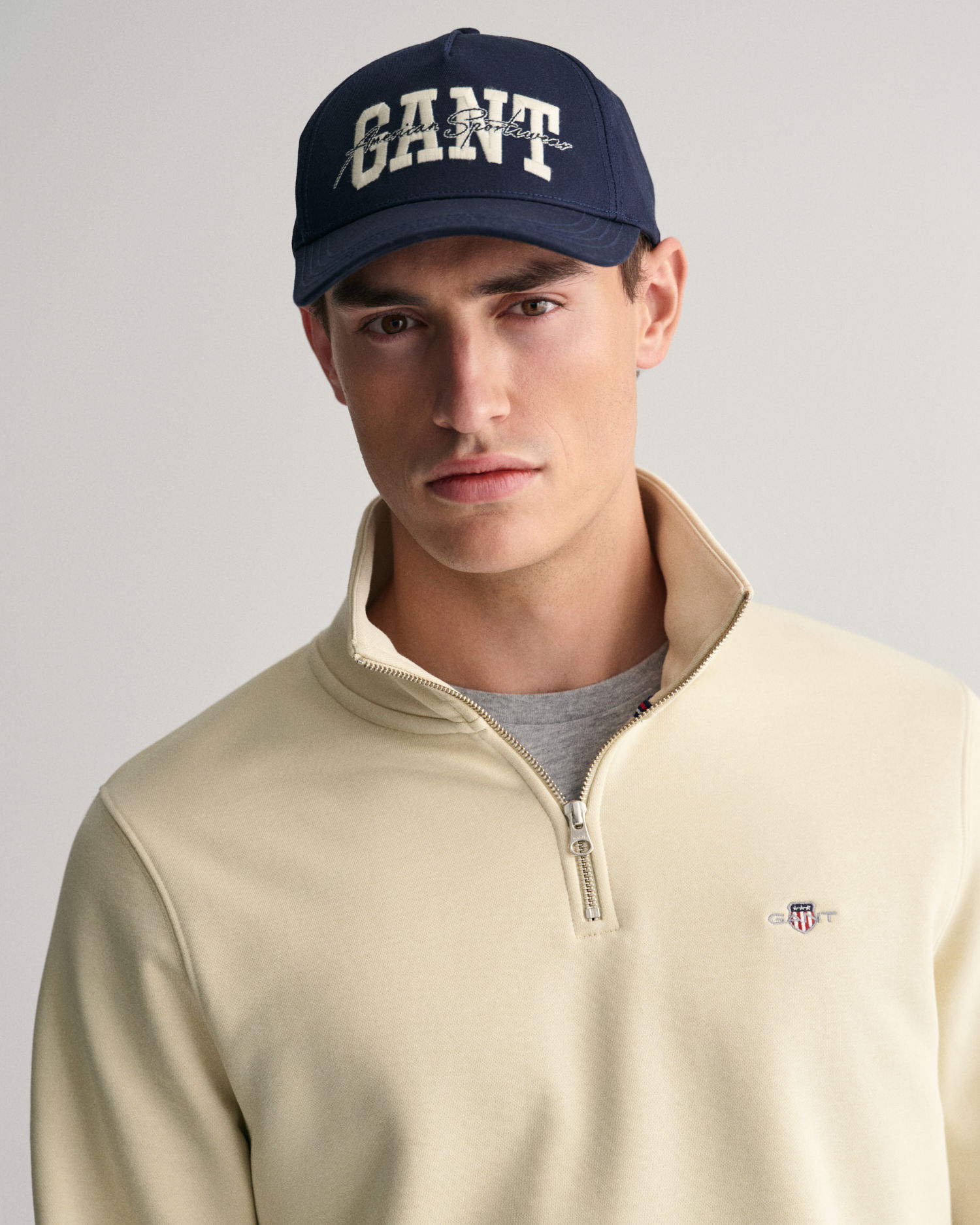 Collegegenser med høy hals og half-zip