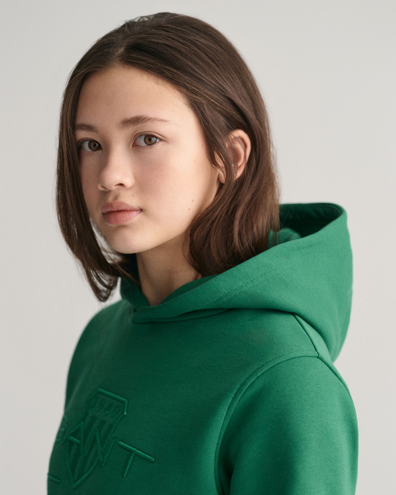 Teens hettegenser med ensfarget logo