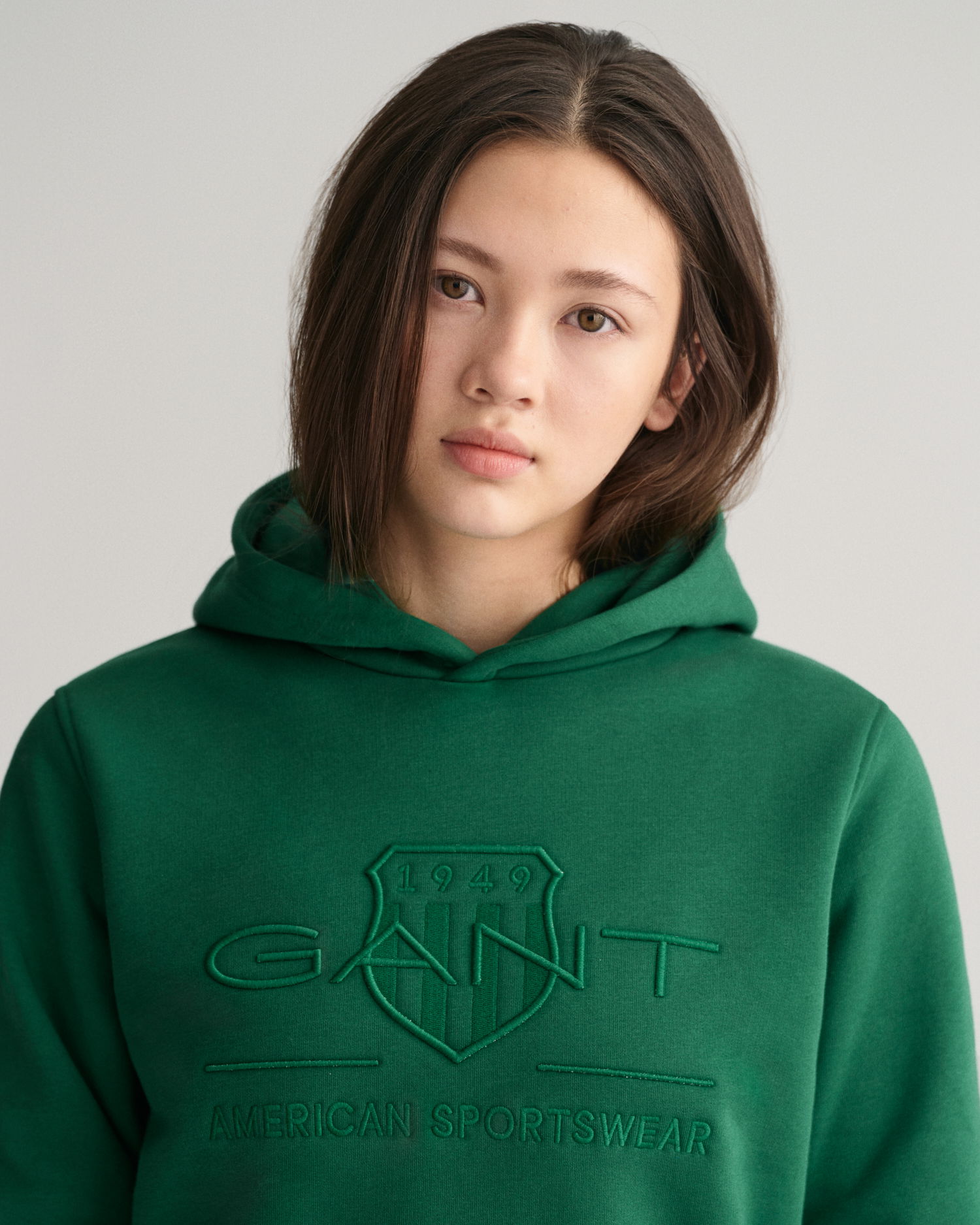 Teens hettegenser med ensfarget logo