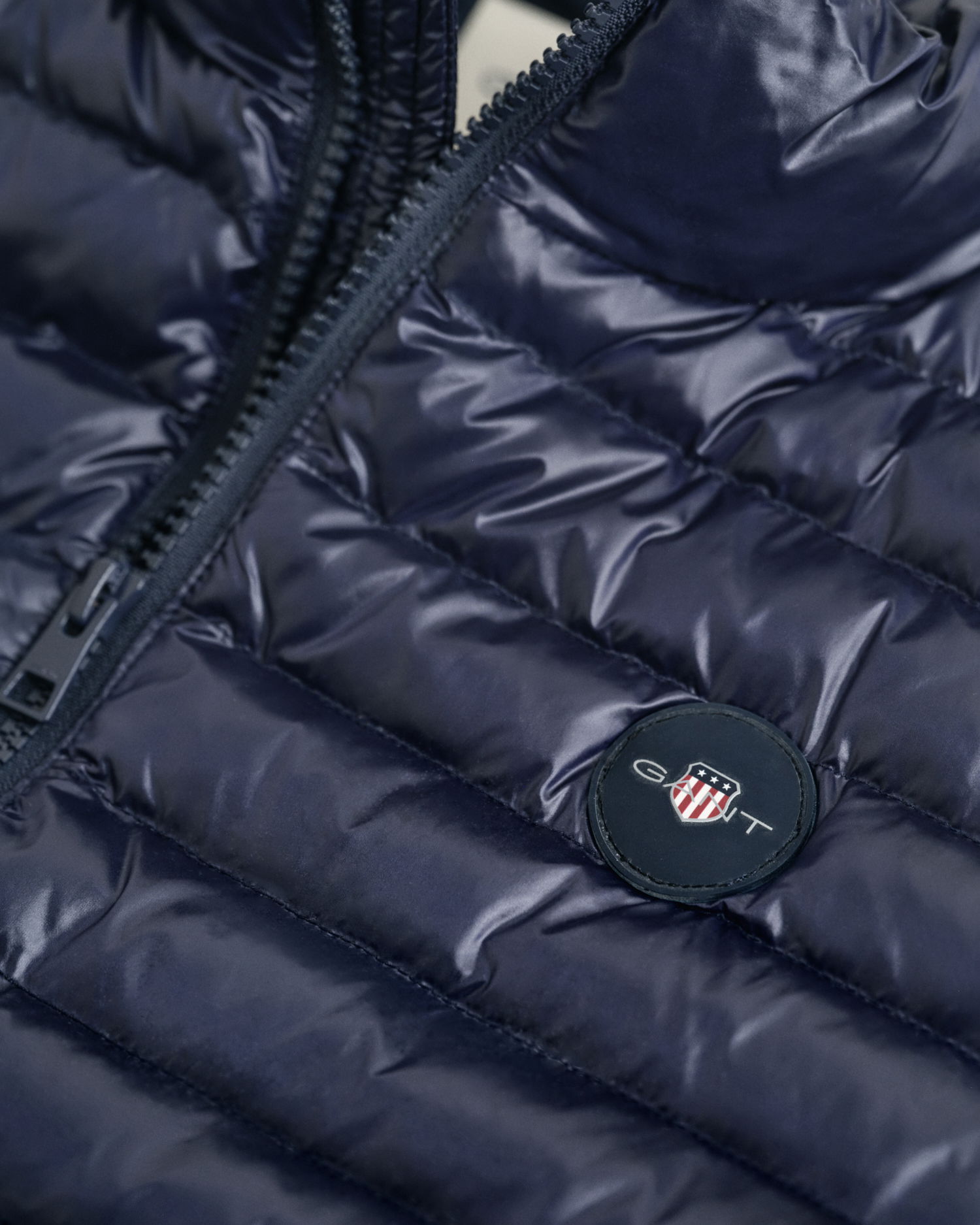 Tenårings skinnende lett og polstret vest